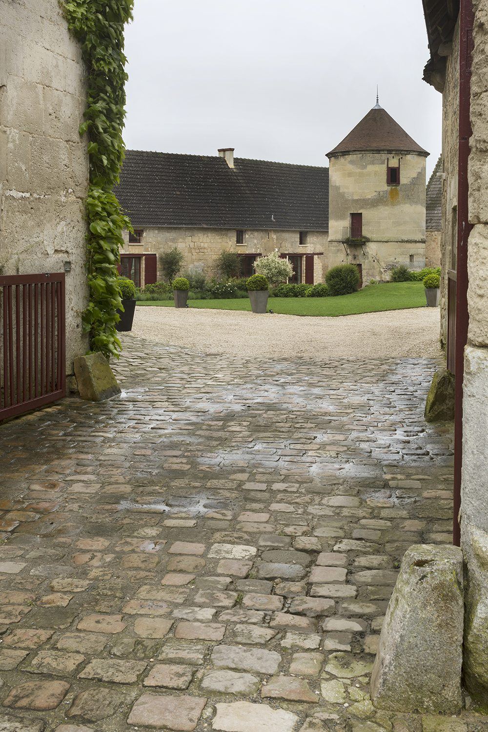 La cour intérieure, fermée et privative